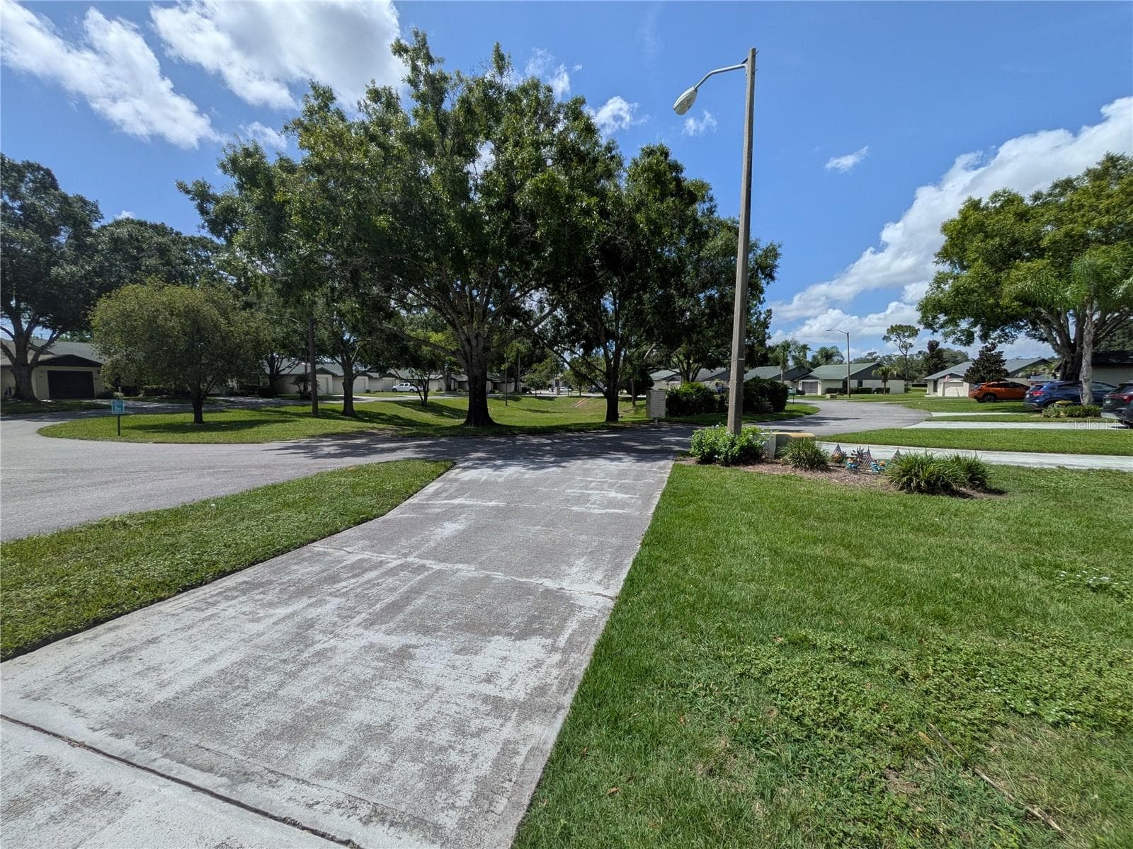 View from the right of the house - 29 BUCK CIR, HAINES CITY
