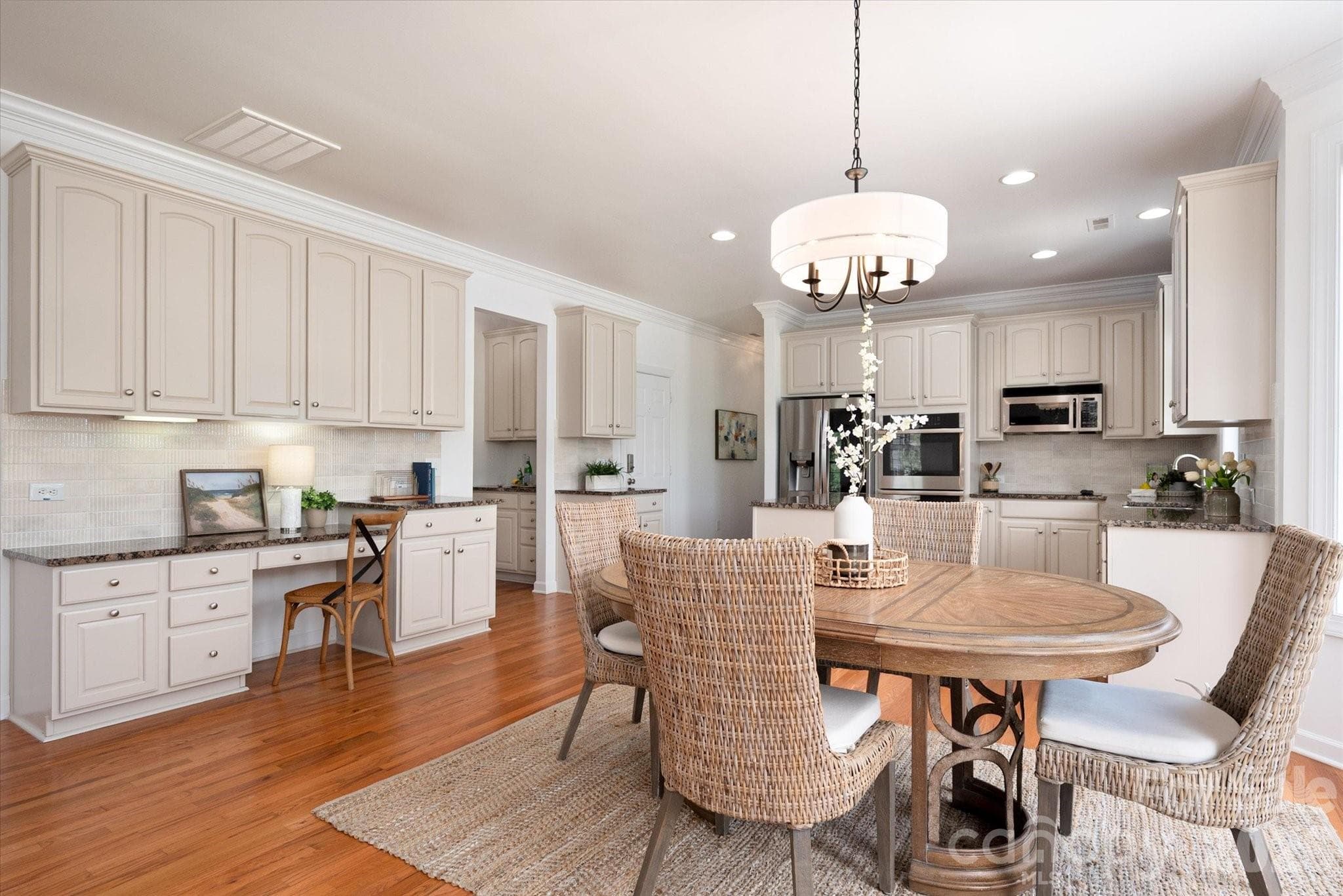 Single Family Residence at 2003 Ptarmigan Court, Waxhaw, photo 6 of 31