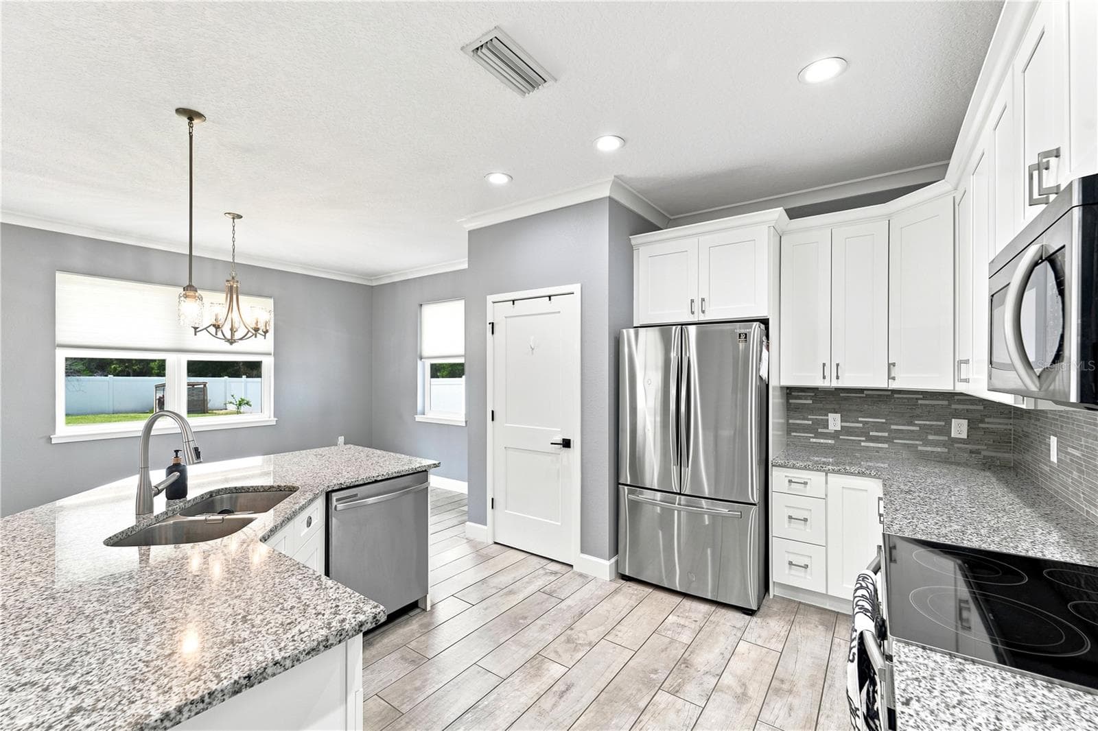Kitchen with Island - 125 LONGWOOD DR, OSTEEN