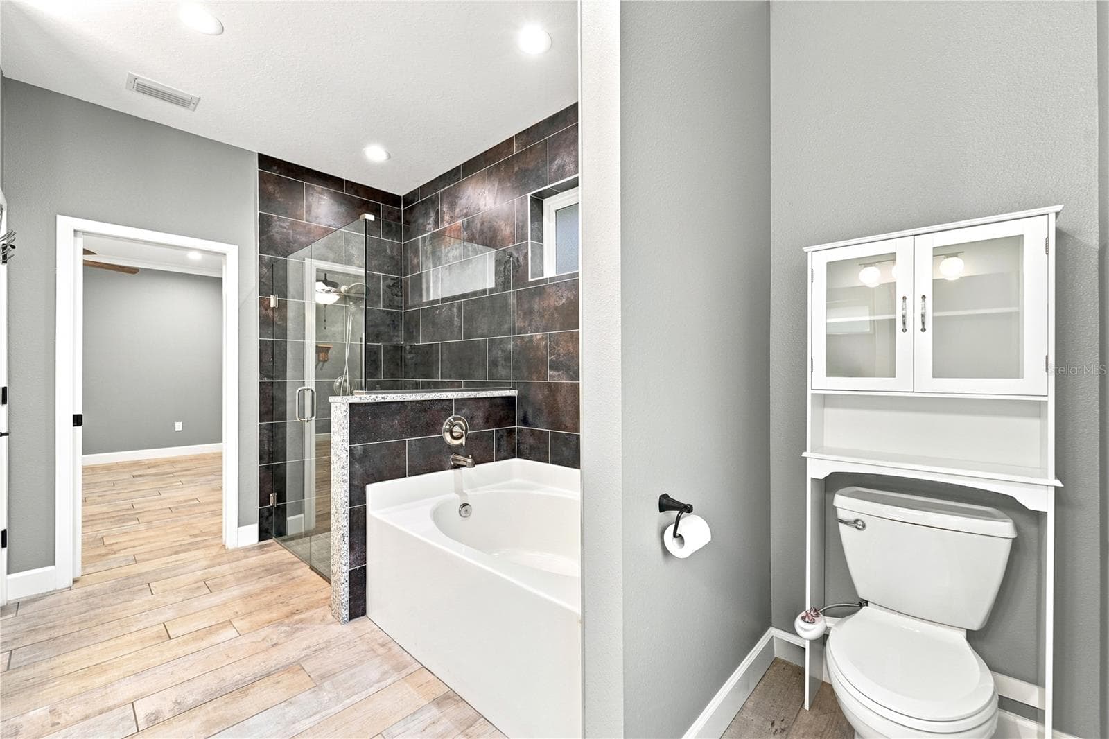 Primary Bathroom with a garden tub and walk in shower. - 125 LONGWOOD DR, OSTEEN