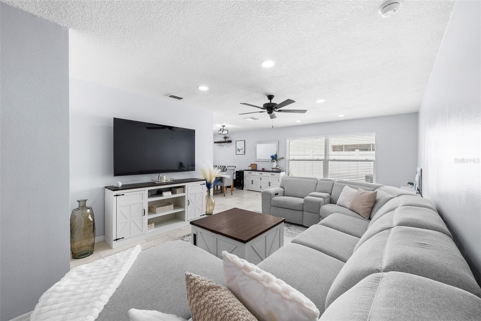 Single Family Residence at 14018 CASCADE LN, TAMPA, photo 6 of 51