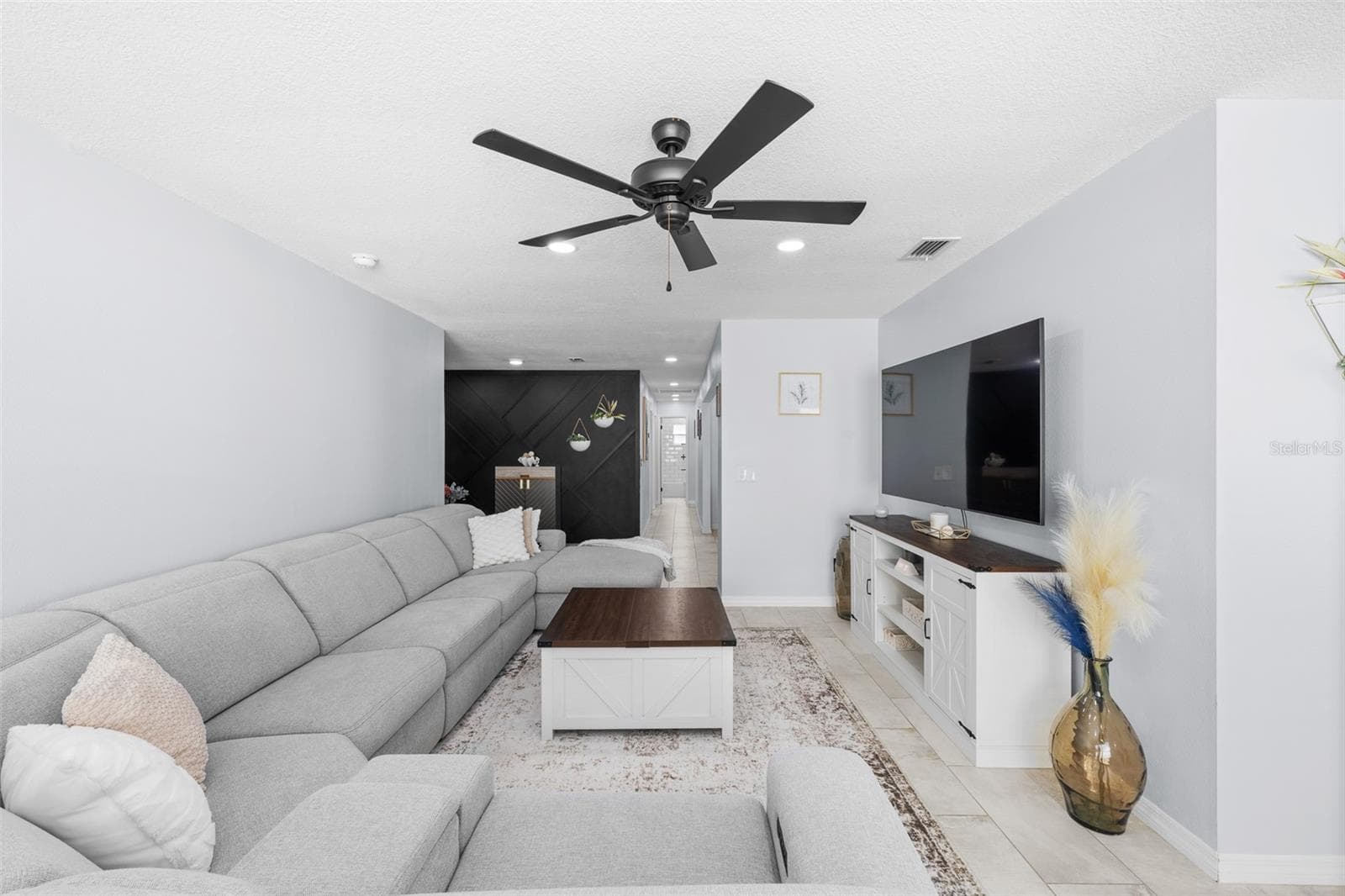 Single Family Residence at 14018 CASCADE LN, TAMPA, photo 7 of 51