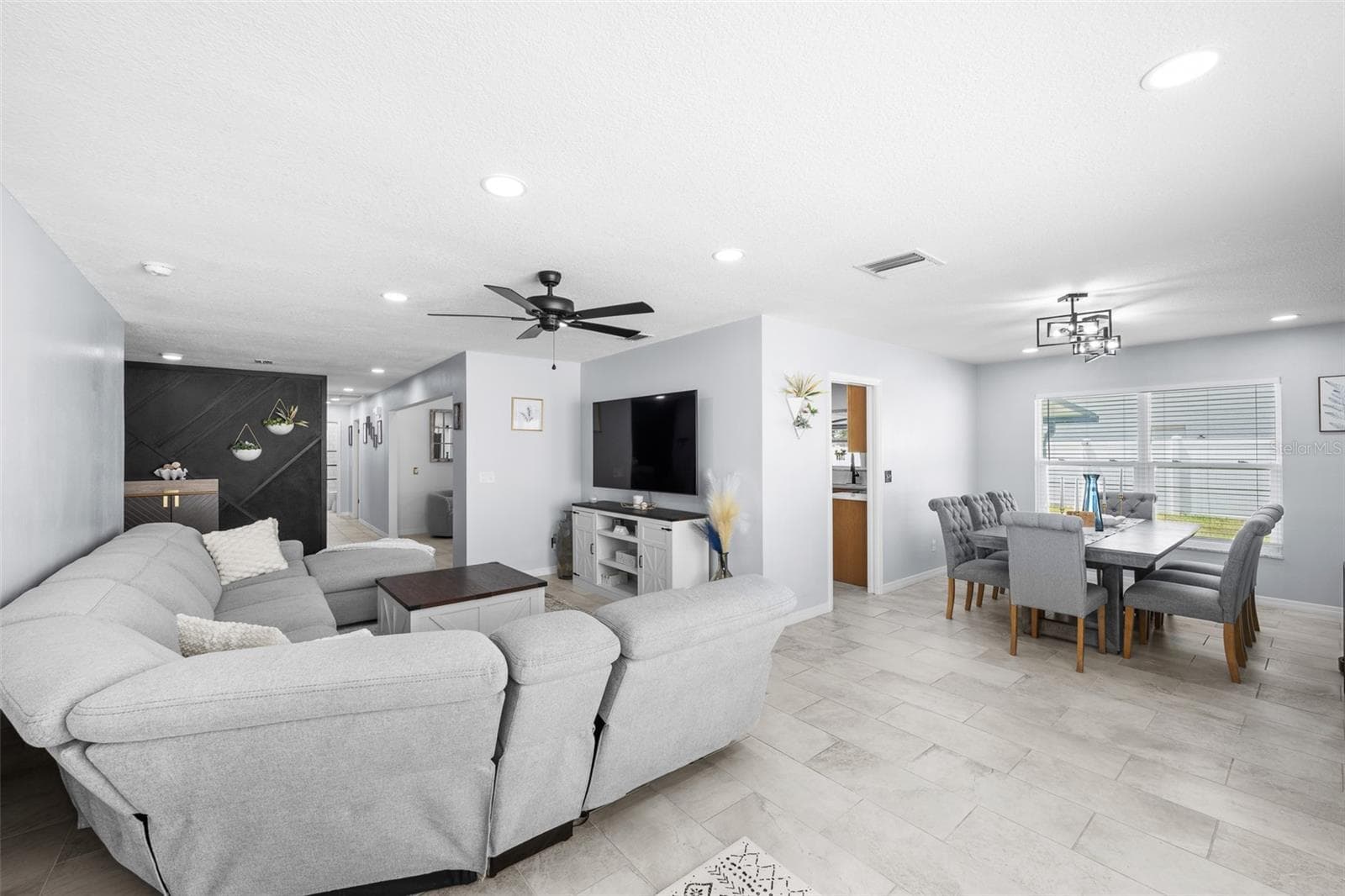 Single Family Residence at 14018 CASCADE LN, TAMPA, photo 9 of 51