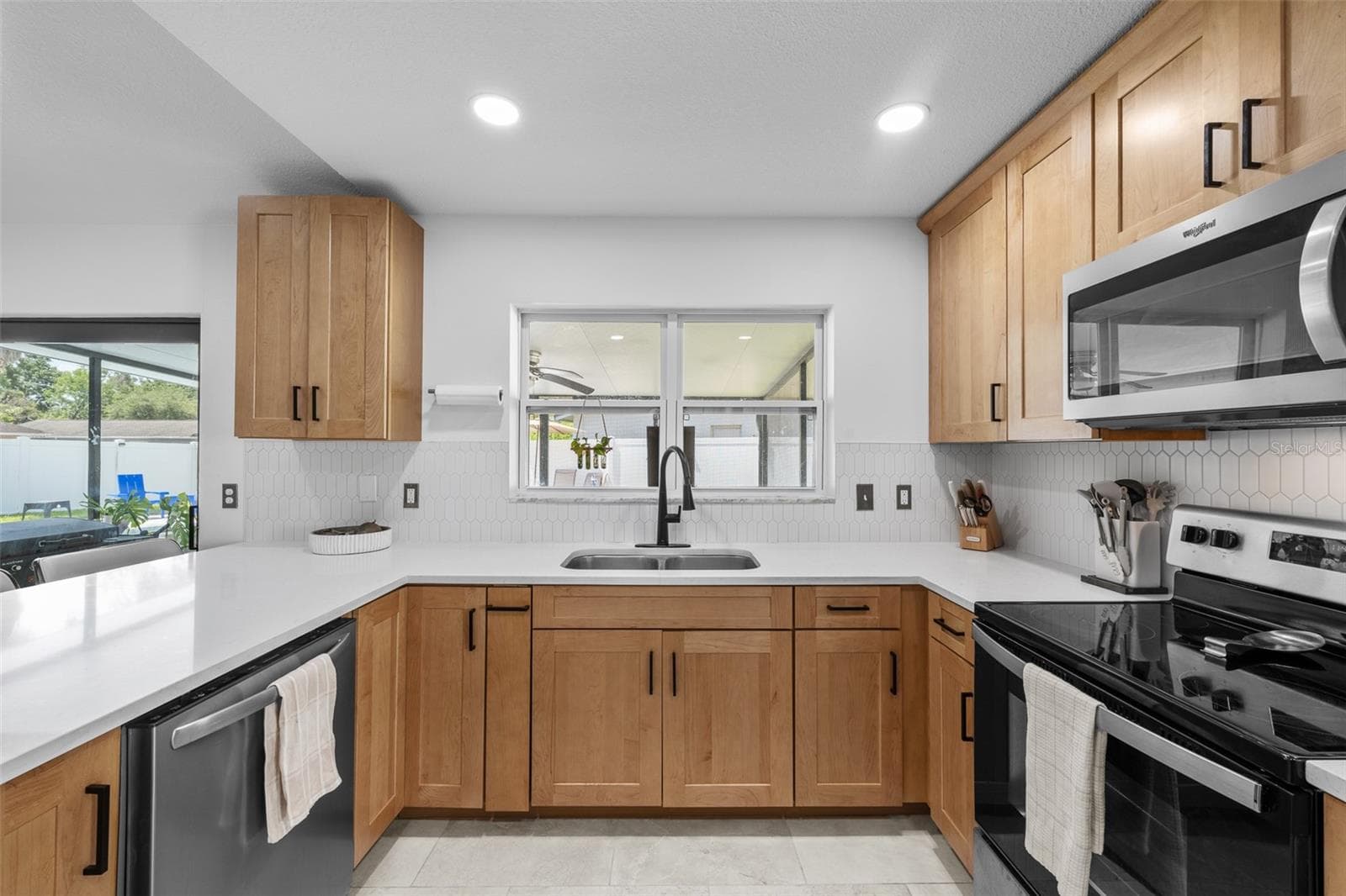 Single Family Residence at 14018 CASCADE LN, TAMPA, photo 14 of 51