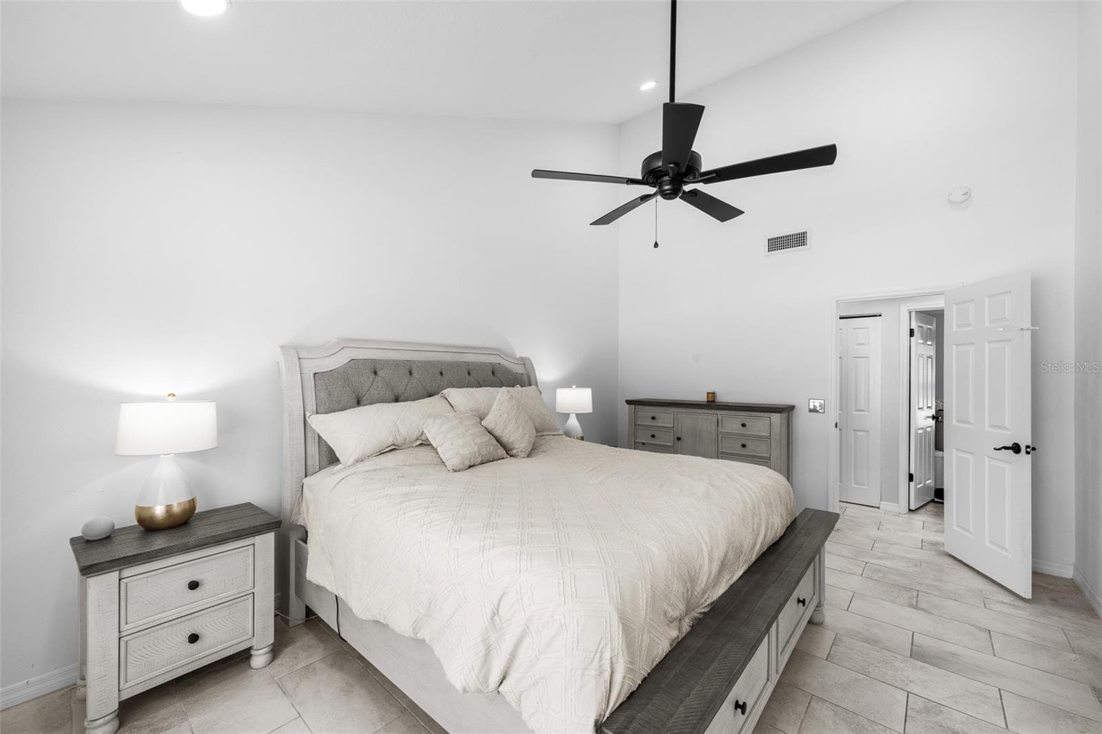 Single Family Residence at 14018 CASCADE LN, TAMPA, photo 17 of 51