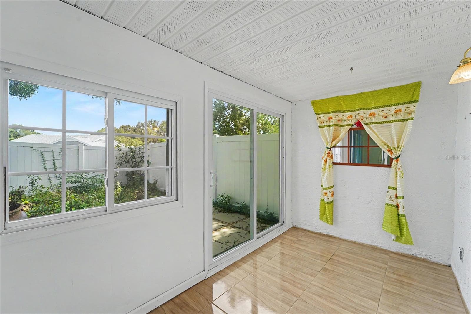 Sunroom - 3174 PHLOX DR, PALM HARBOR