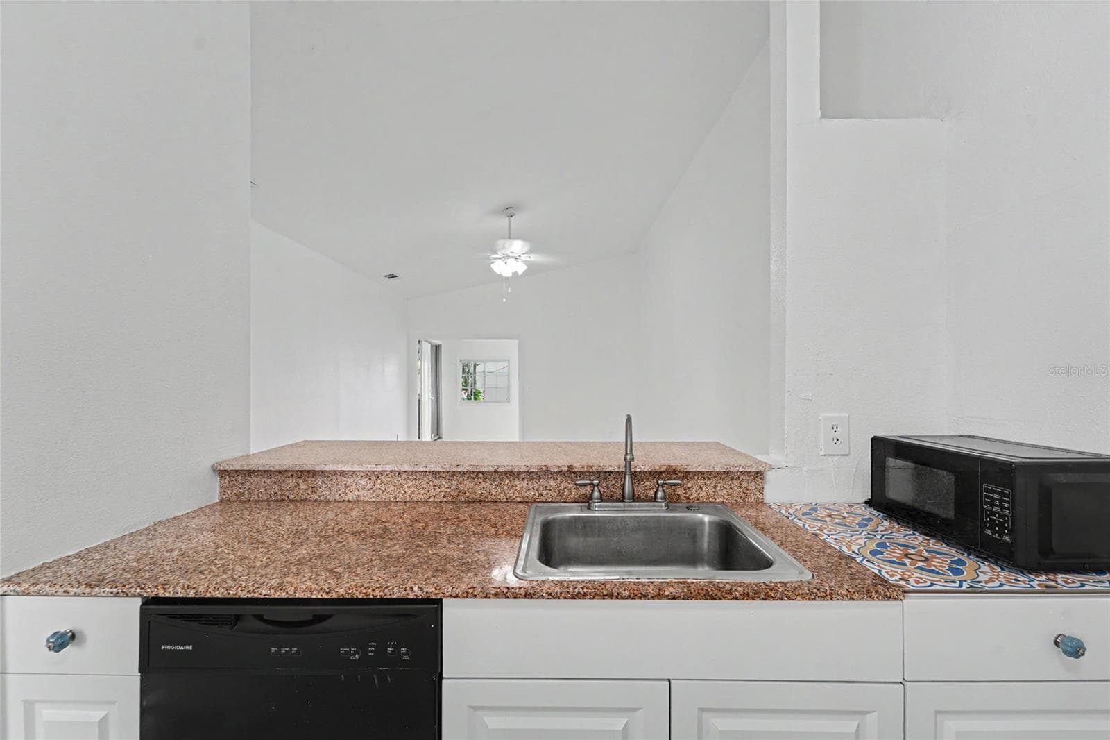 Kitchen Breakfast Bar - 3174 PHLOX DR, PALM HARBOR