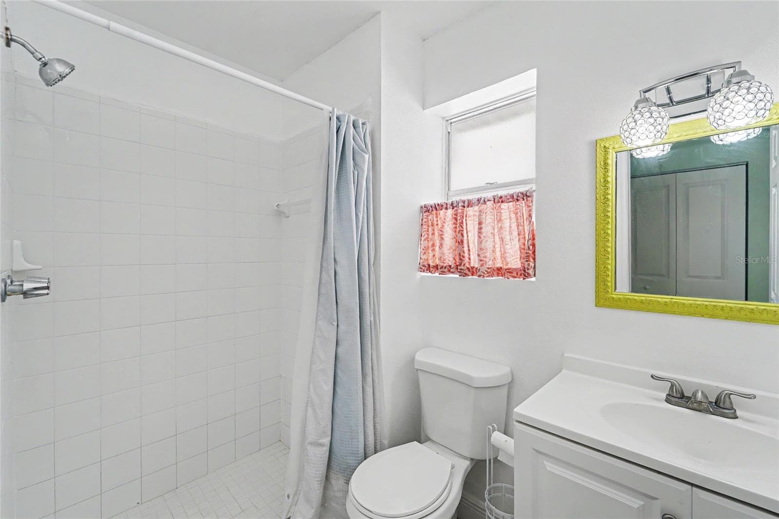 Primary Ensuite Walk-In Shower - 3174 PHLOX DR, PALM HARBOR