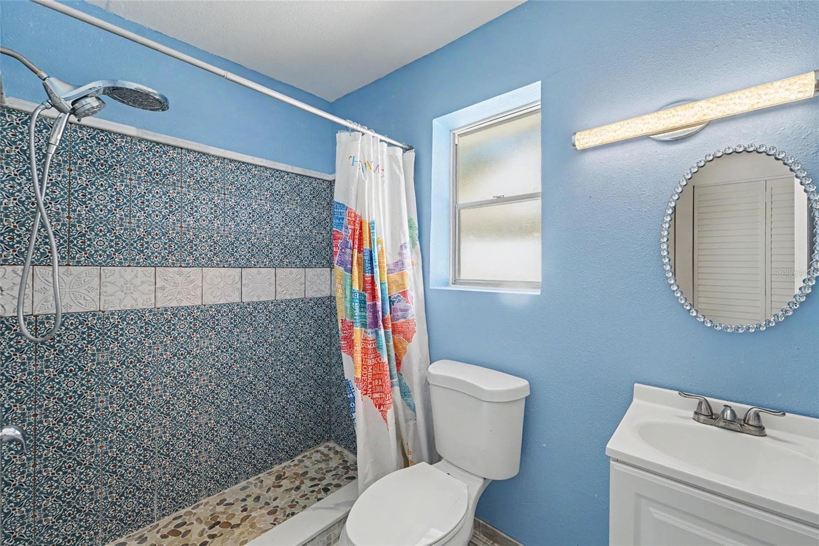 Hall Bathroom with Custom Tiled shower - 3174 PHLOX DR, PALM HARBOR