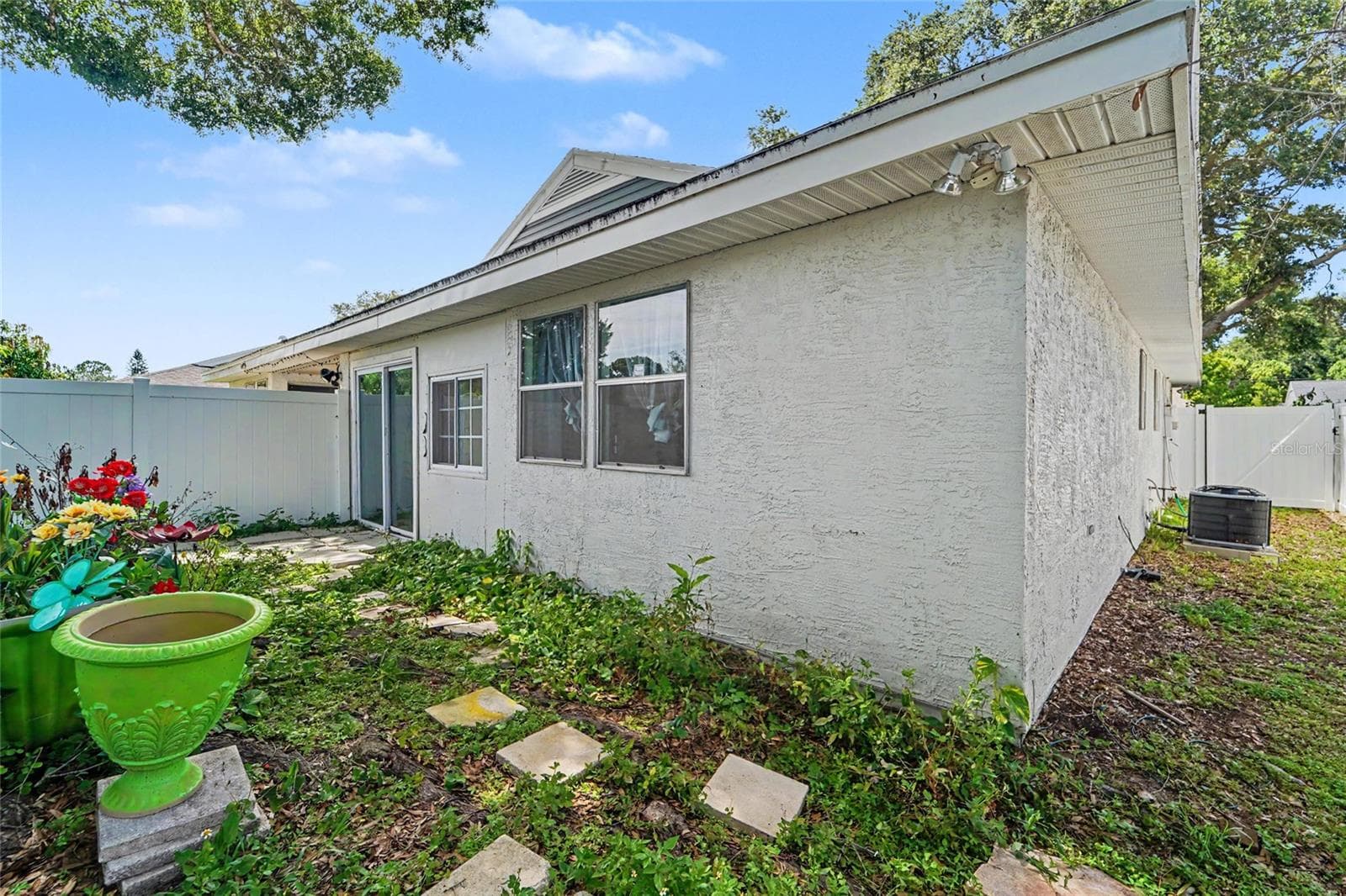 Back and Side yard, all fenced - 3174 PHLOX DR, PALM HARBOR