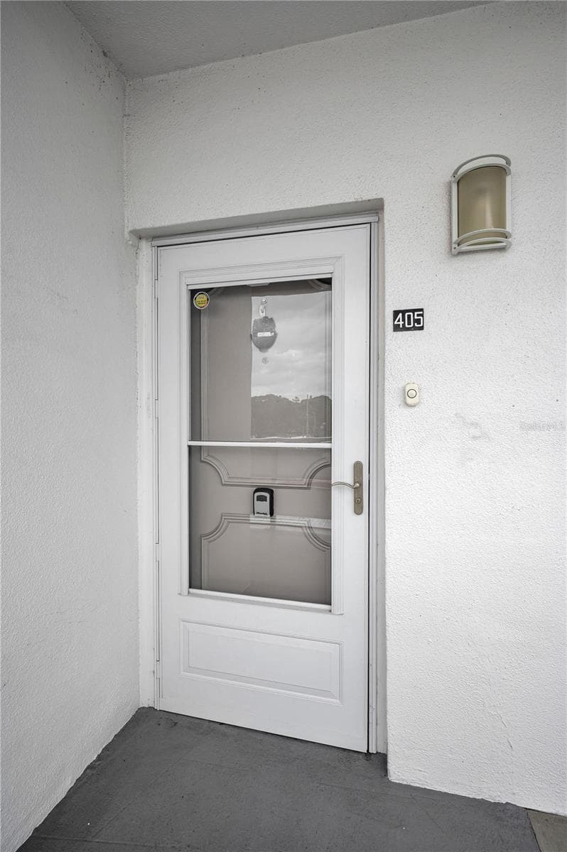 Covered front Entry - 5501 80TH ST N #405, ST PETERSBURG