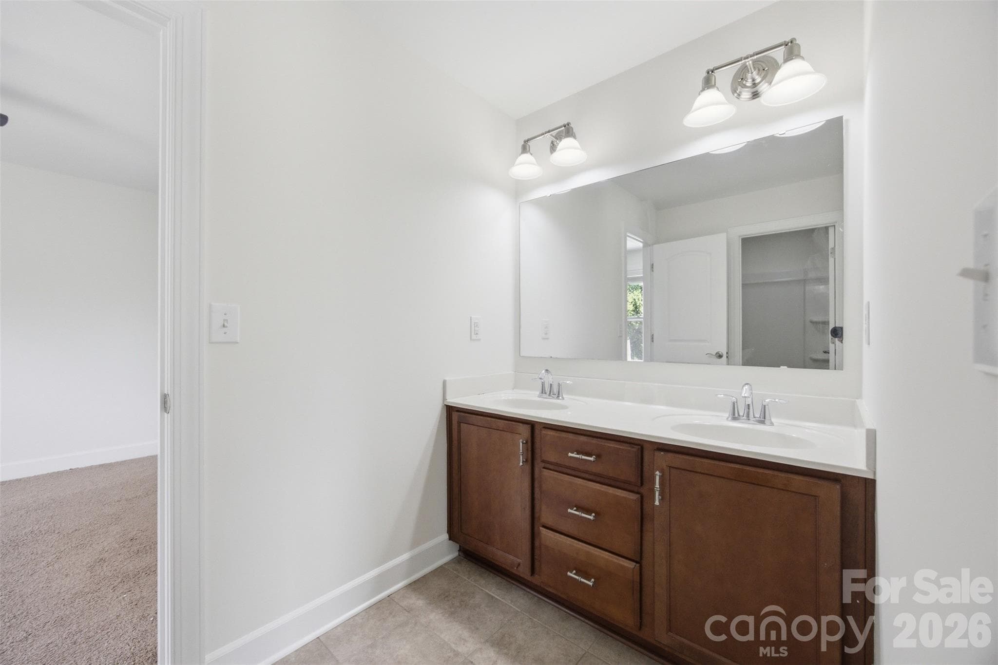 Full bathroom adjoining bedrooms 2 & 3 - 423 Fischer Road, Fort Mill