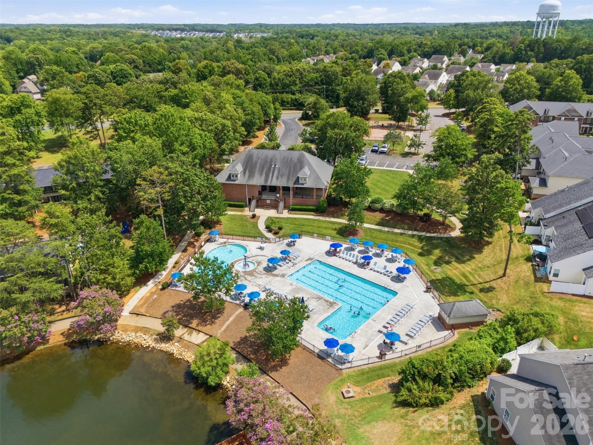 Resort-style community pool and clubhouse - 423 Fischer Road, Fort Mill