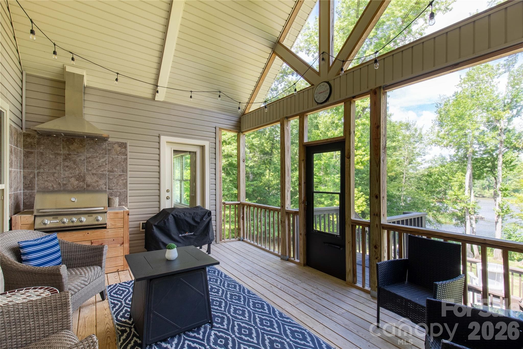 Screened and covered back deck overlooking Lake Wateree - 2051 Great North Road, Winnsboro