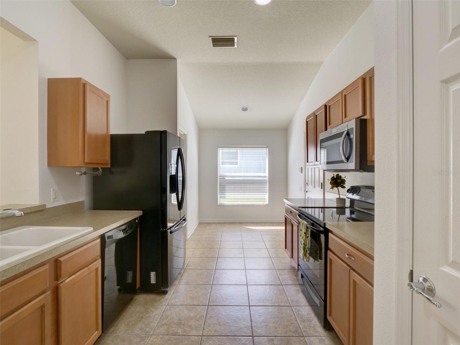 Kitchen with Breakfast nook - 2972 SANTA MARIA AVE, CLERMONT