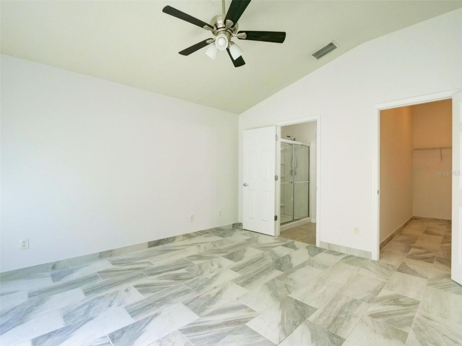 Bedroom with ensuite bathroom and walk in closet - 2972 SANTA MARIA AVE, CLERMONT