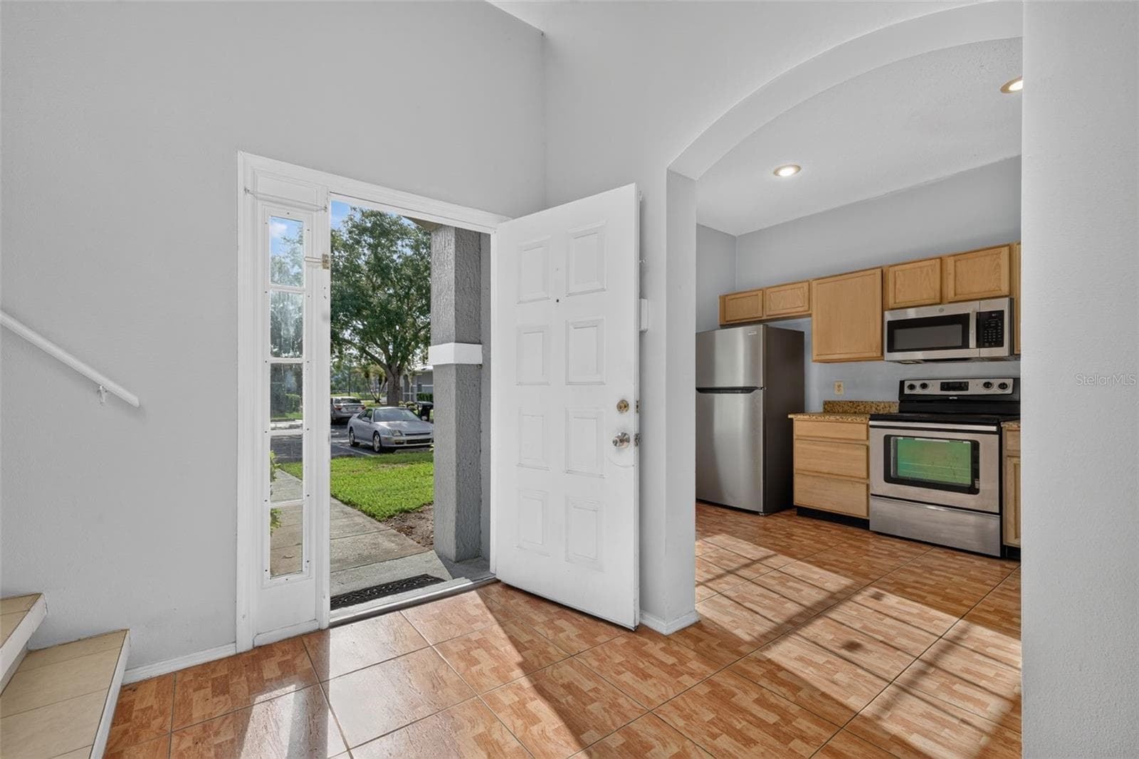 Townhouse at 13304 SUMMERTON DR, ORLANDO, photo 5 of 54