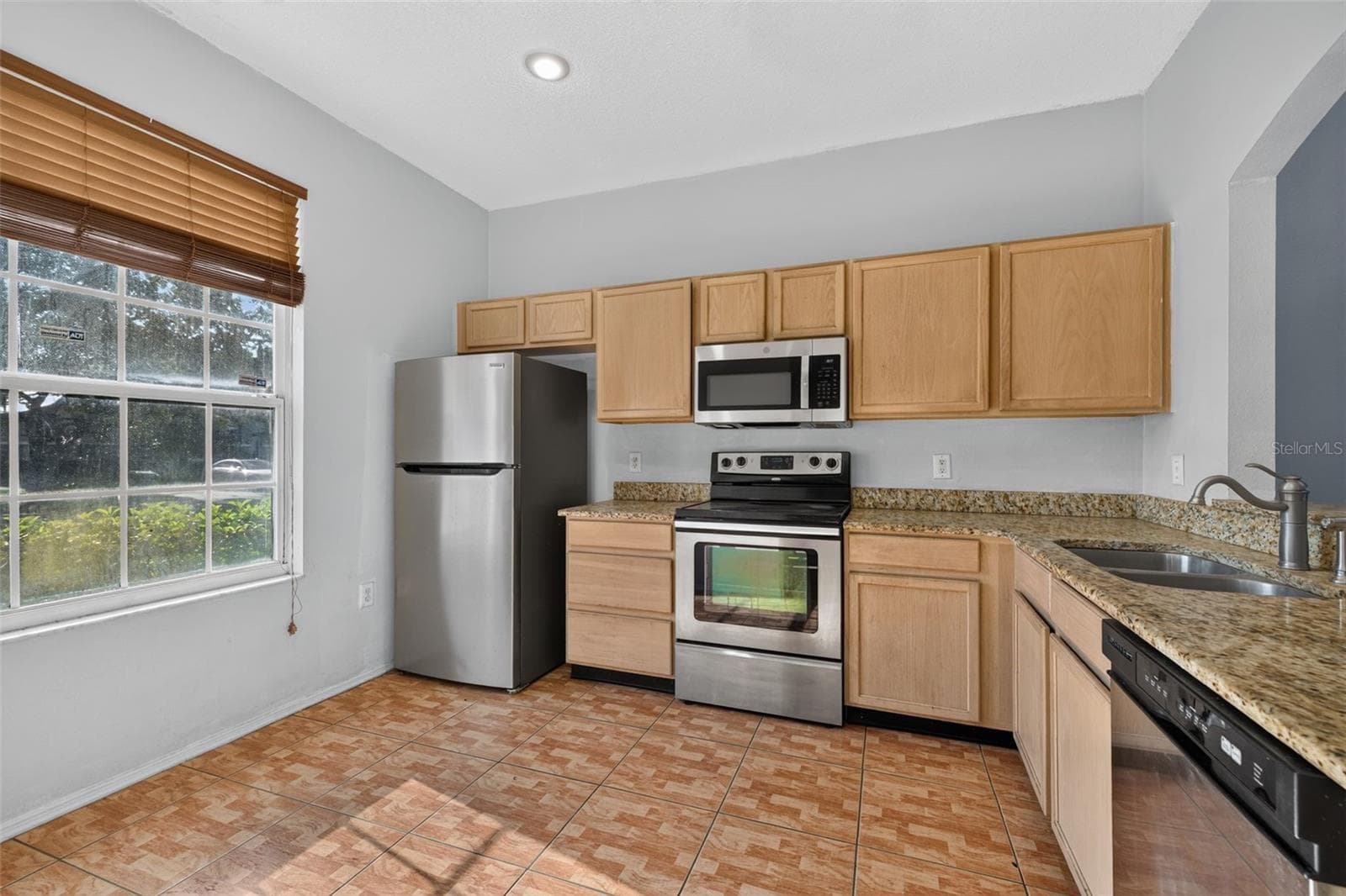 Townhouse at 13304 SUMMERTON DR, ORLANDO, photo 7 of 54