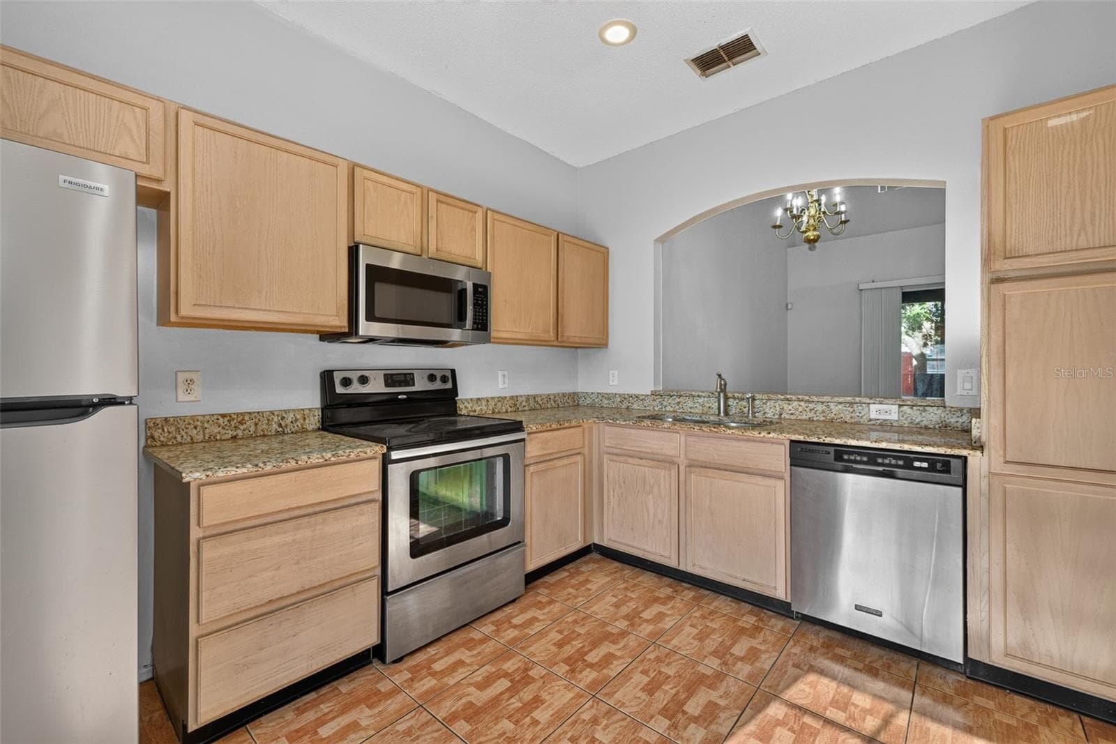 Townhouse at 13304 SUMMERTON DR, ORLANDO, photo 8 of 54
