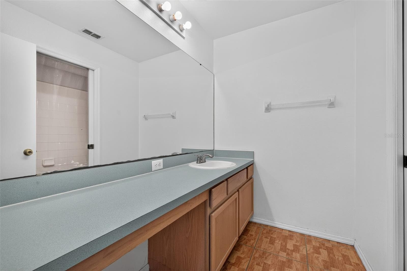 Townhouse at 13304 SUMMERTON DR, ORLANDO, photo 33 of 54