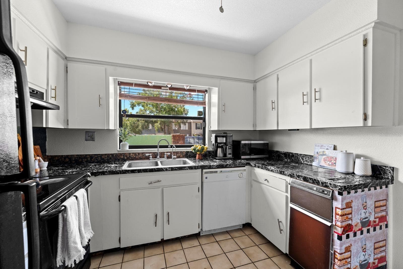 Townhouse at 5220 BLANE DR, TEMPLE TERRACE, photo 6 of 29