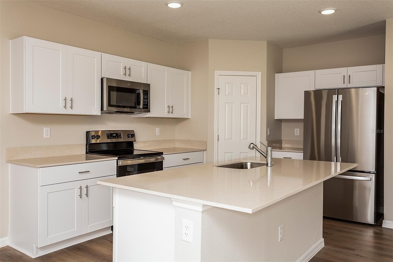 Single Family Residence at 9092 BELLEVIEW FOREST PASS, DADE CITY, photo 2 of 30