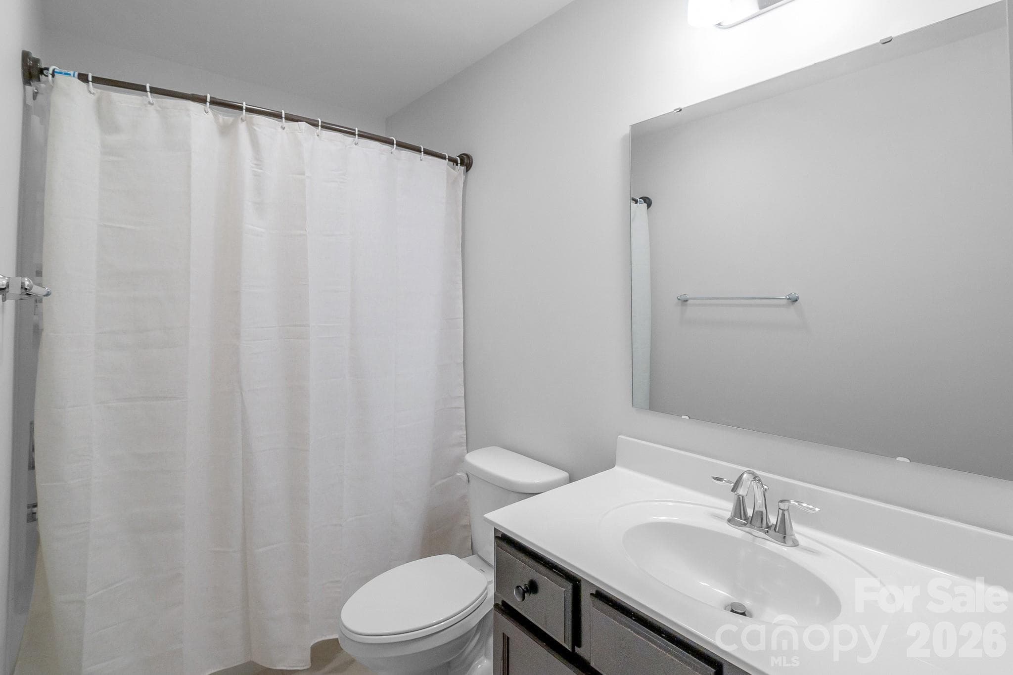 Upstairs Guest Bathroom - 1046 Stone Marker Drive, Monroe