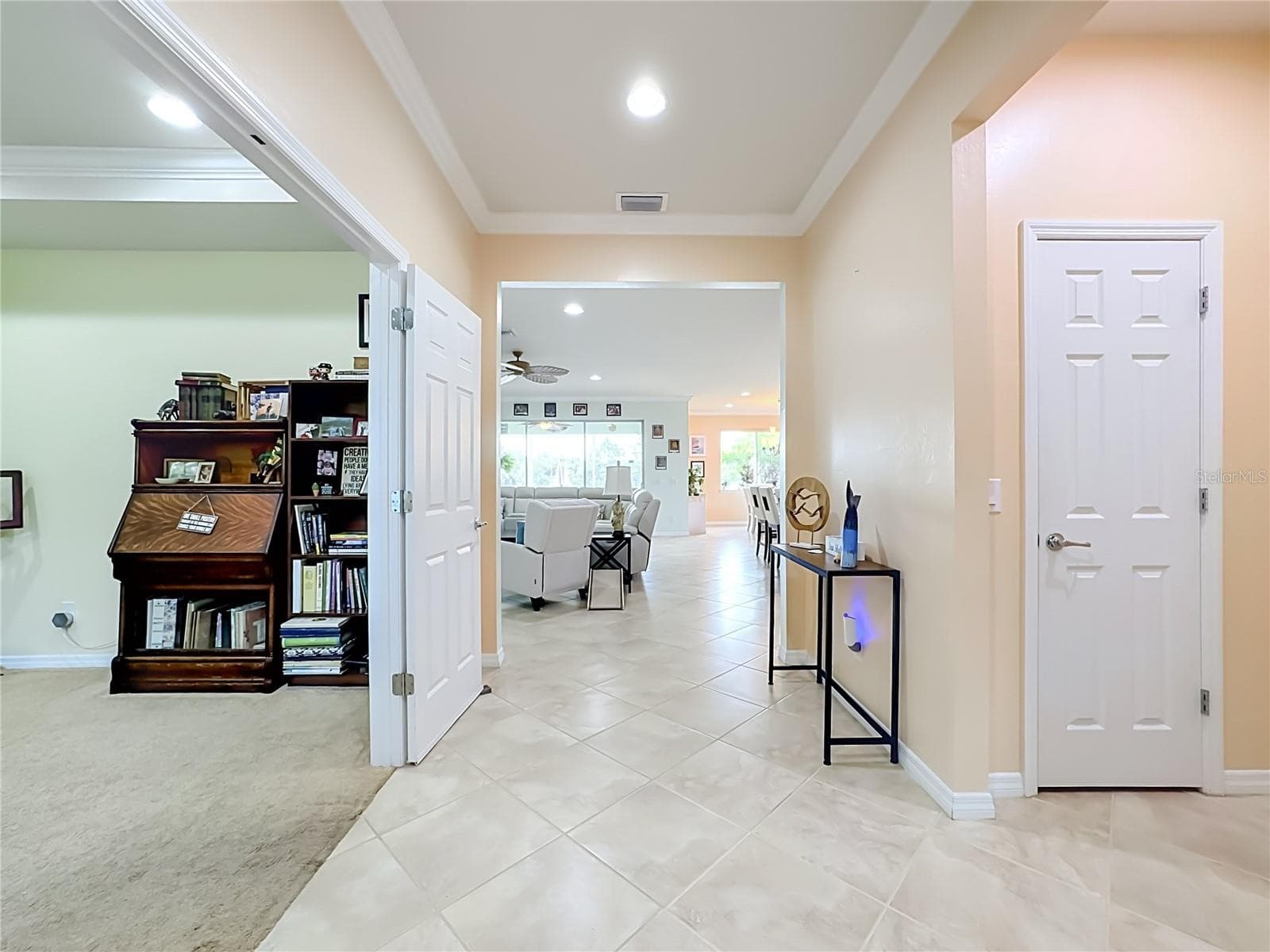 Open Entryway Leading to the Main Living Area - 6149 ABACO DR, SARASOTA