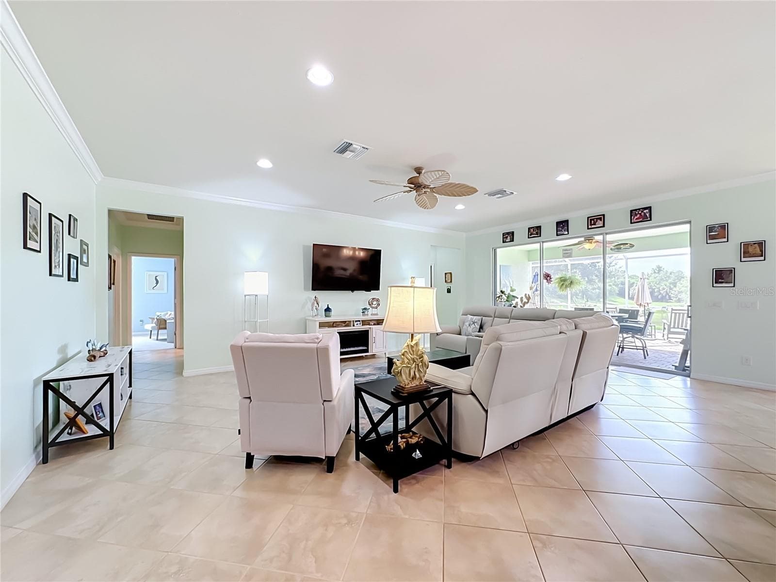 Expansive Open-Concept Living Space - 6149 ABACO DR, SARASOTA