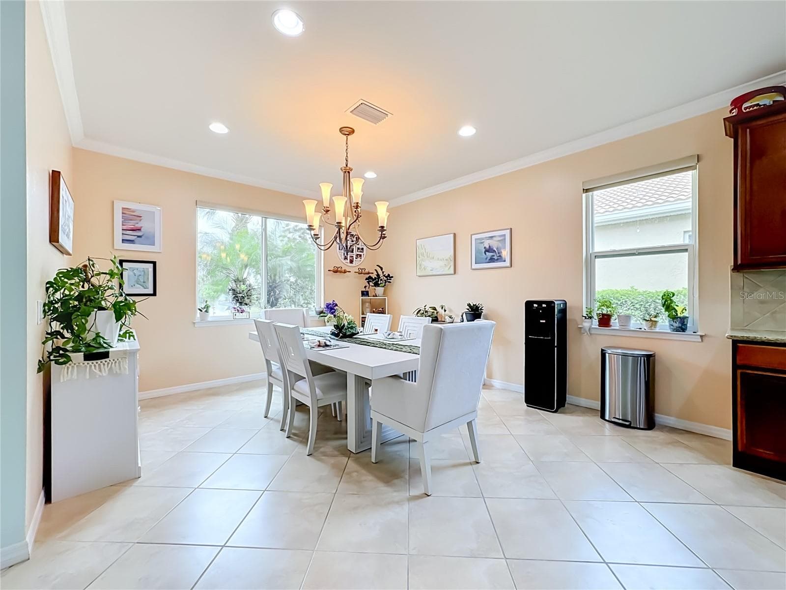 Dining Area Adjacent to the Kitchen - 6149 ABACO DR, SARASOTA