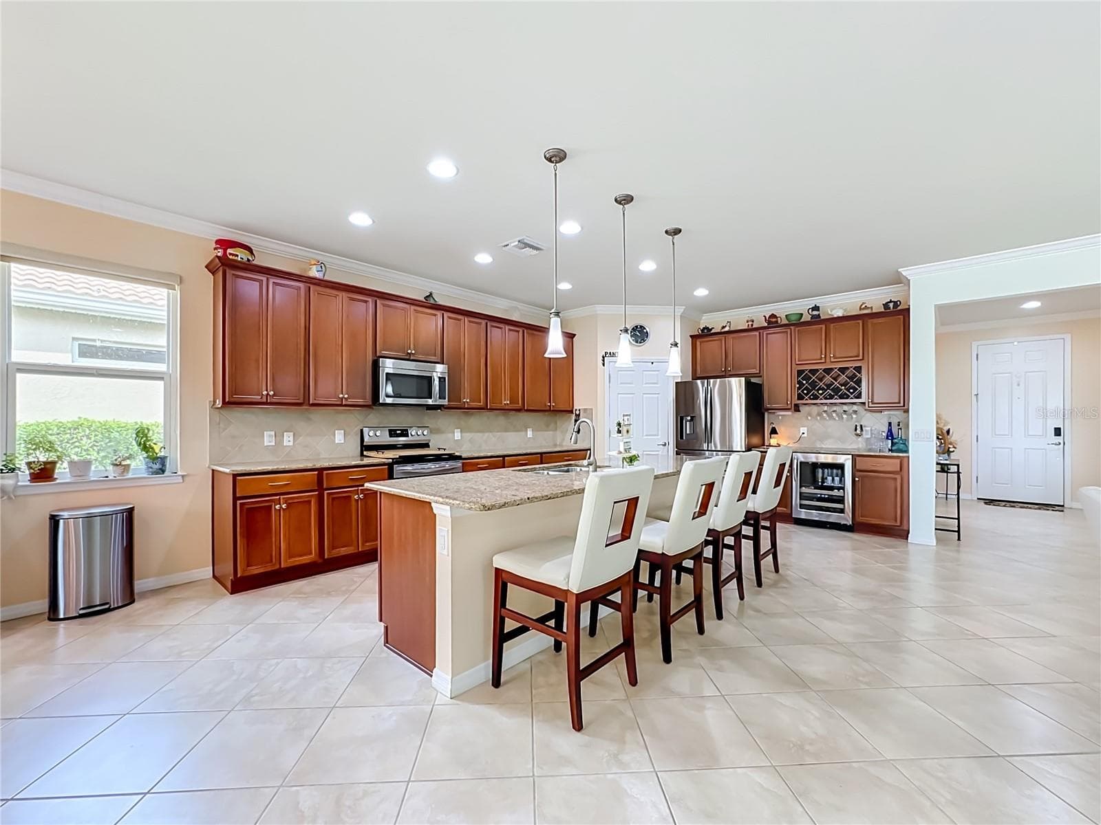 Open Kitchen with 10-Foot Ceilings - 6149 ABACO DR, SARASOTA