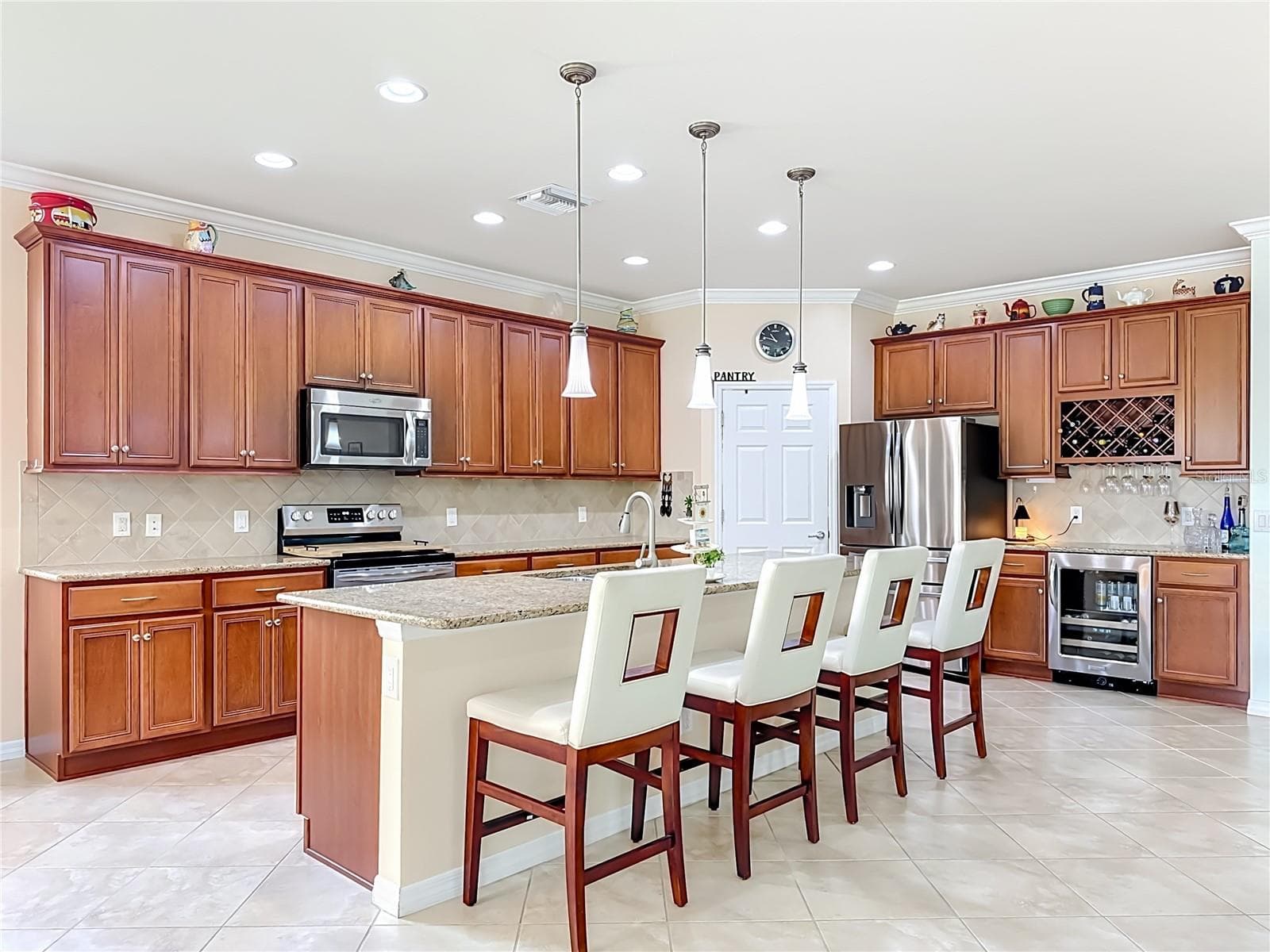 Spacious Kitchen with Large Center Island - 6149 ABACO DR, SARASOTA