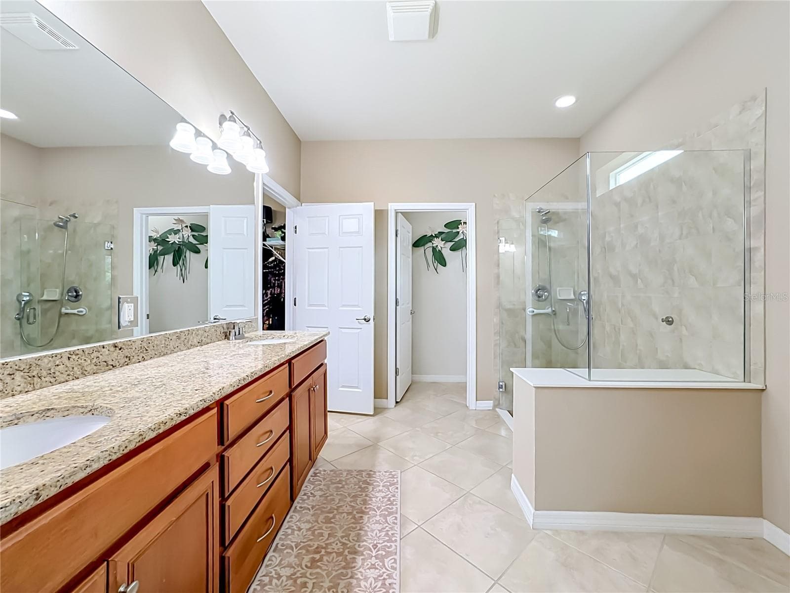 Spacious Primary Bathroom with Separate Tub and Shower - 6149 ABACO DR, SARASOTA