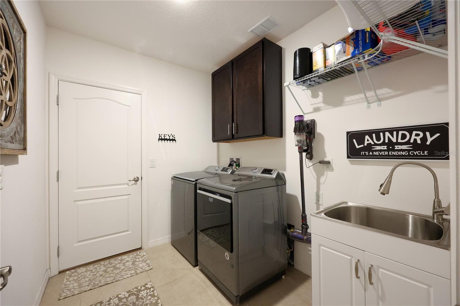 Single Family Residence at 1113 BRADFORD RIDGE DR, LEESBURG, photo 17 of 22