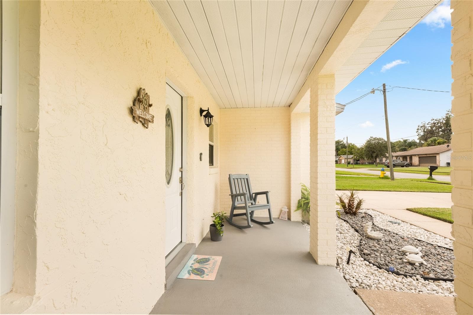 Single Family Residence at 38 LAUREL OAKS CIR, ORMOND BEACH, photo 3 of 27
