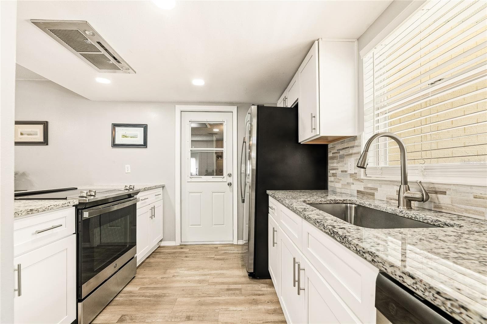 Single Family Residence at 38 LAUREL OAKS CIR, ORMOND BEACH, photo 5 of 27