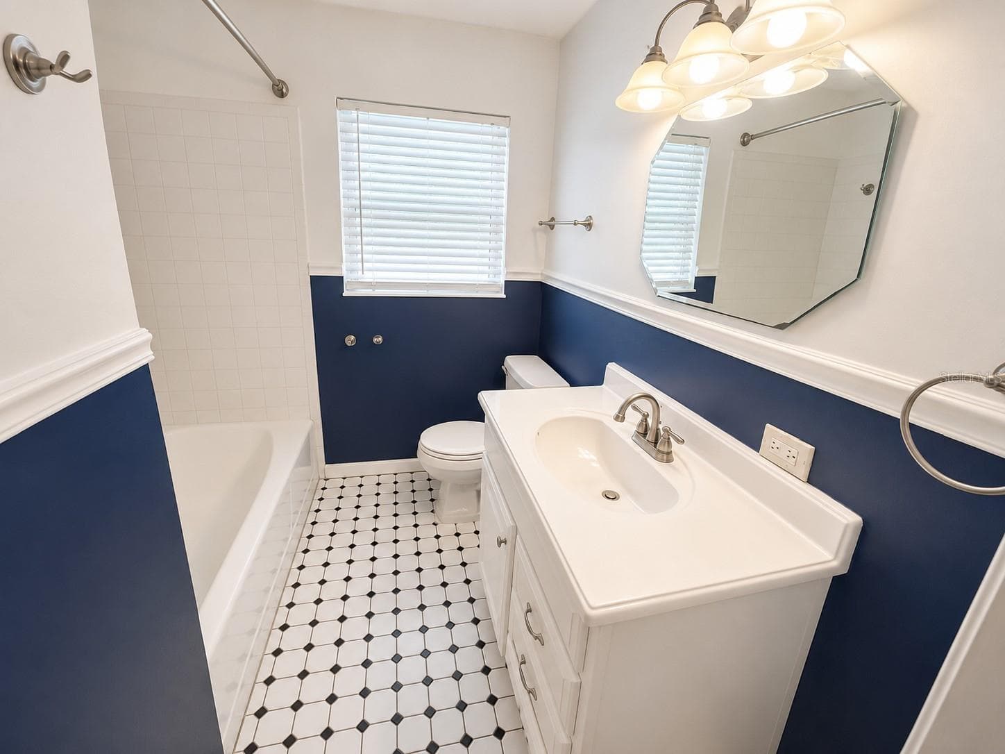 Single Family Residence at 409 MONTGOMERY AVE, LAKELAND, photo 17 of 32