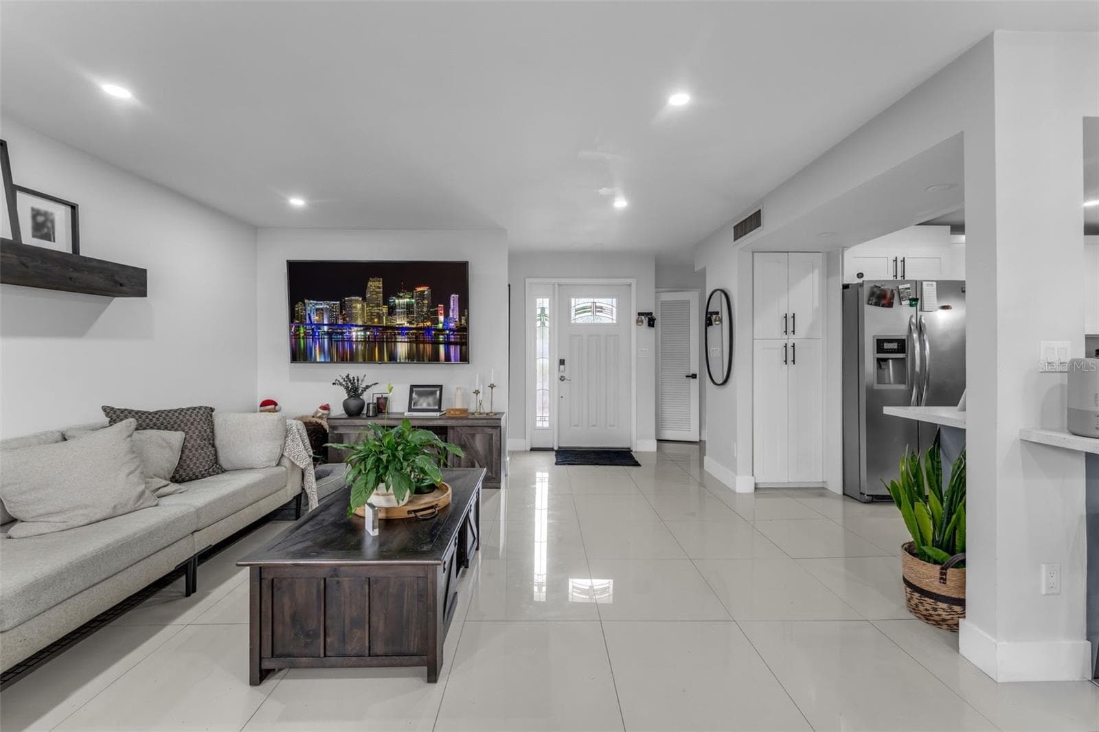 Townhouse at 14932 SW 89TH ST, MIAMI, photo 7 of 49