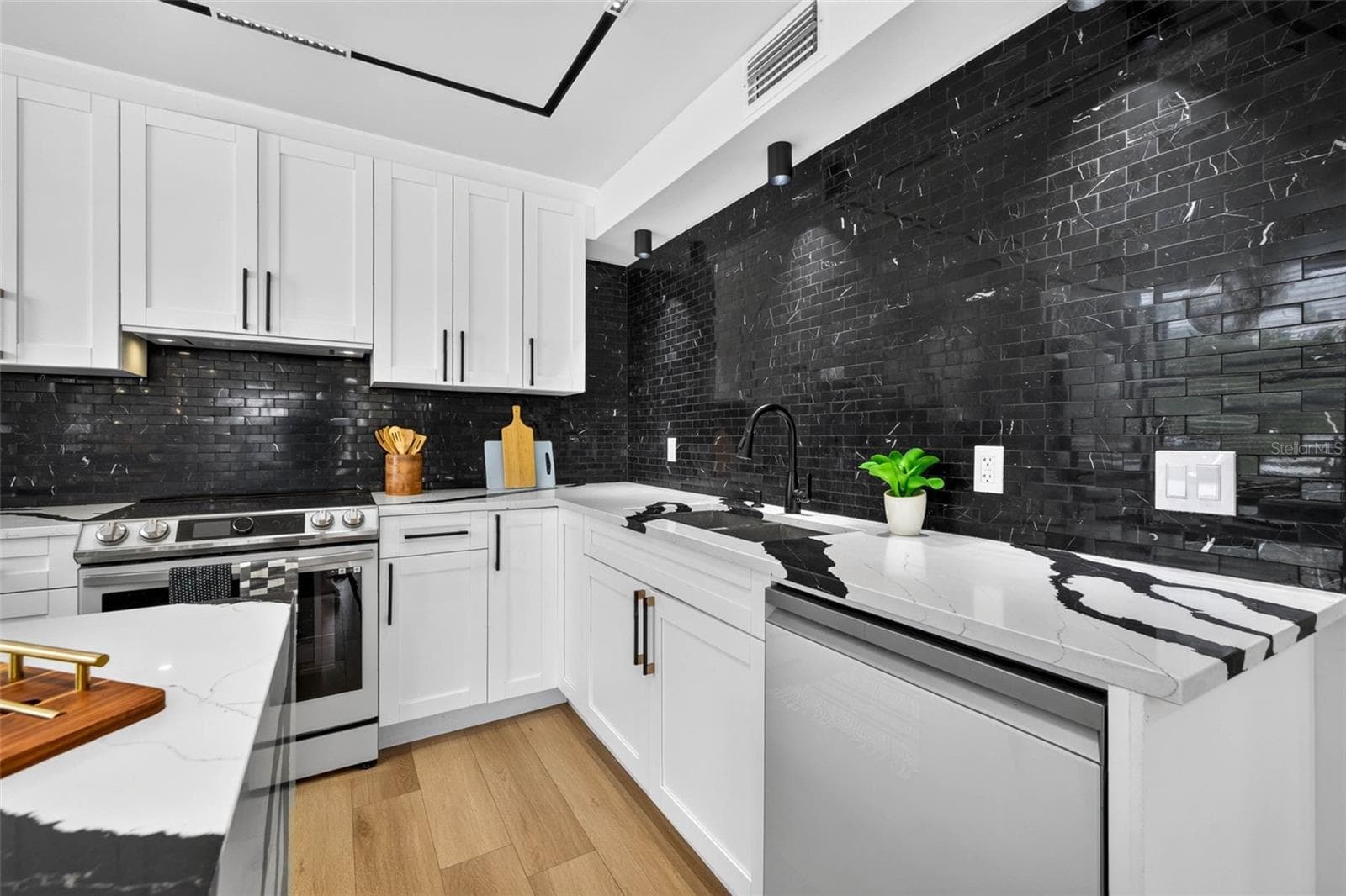Kitchen - 100 OAKMONT LN #204, BELLEAIR