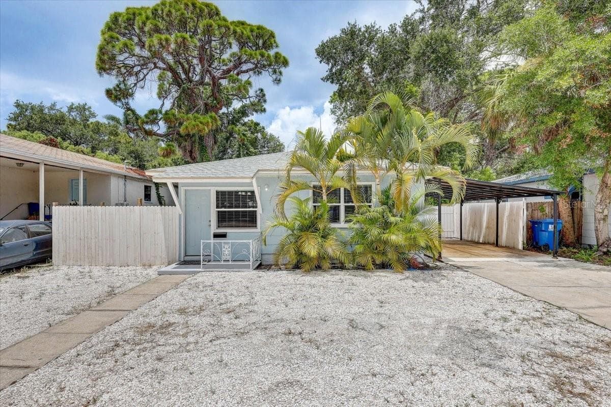 Front low maintenance yard - 2901 DR MARTIN LUTHER KING JR ST S, ST PETERSBURG