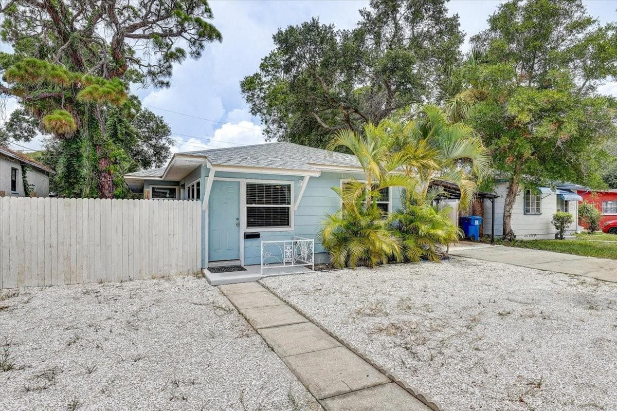 Front low maintenance yard - 2901 DR MARTIN LUTHER KING JR ST S, ST PETERSBURG
