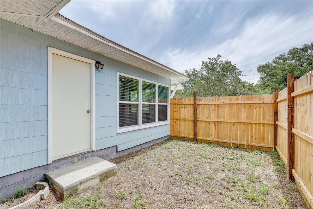 Side door/side yard with a seperate perfect for pets - 2901 DR MARTIN LUTHER KING JR ST S, ST PETERSBURG