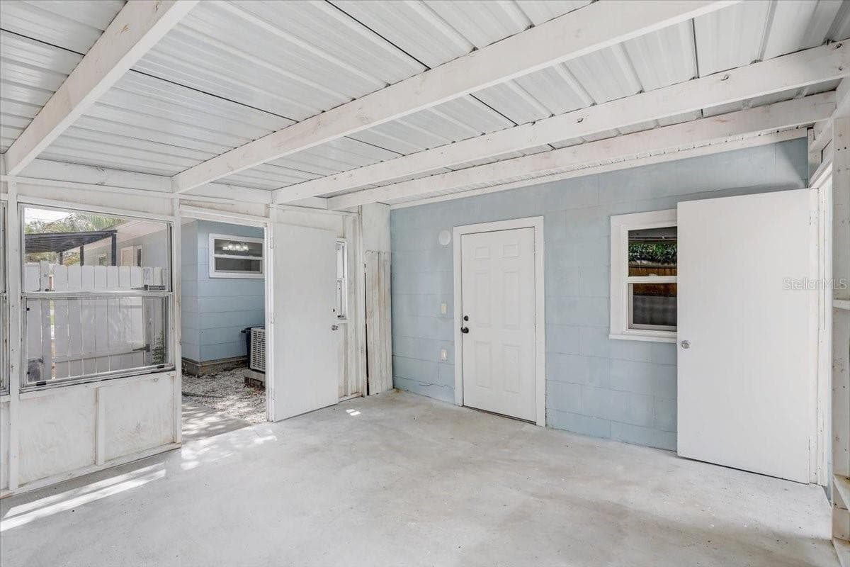 Sun room - 2901 DR MARTIN LUTHER KING JR ST S, ST PETERSBURG