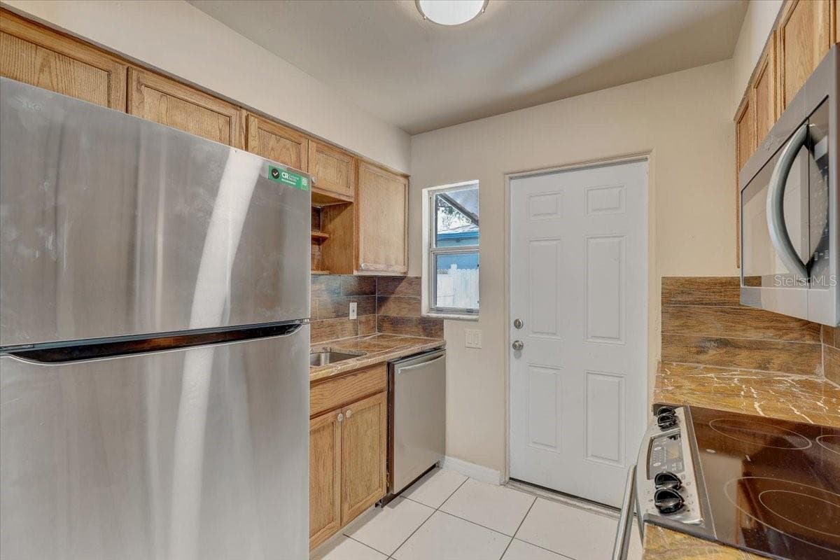 Kitchen with new appliances - 2901 DR MARTIN LUTHER KING JR ST S, ST PETERSBURG