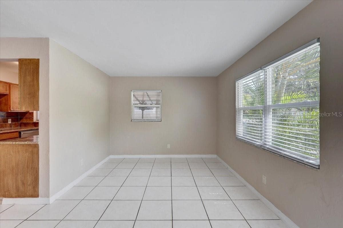 Front living area - 2901 DR MARTIN LUTHER KING JR ST S, ST PETERSBURG