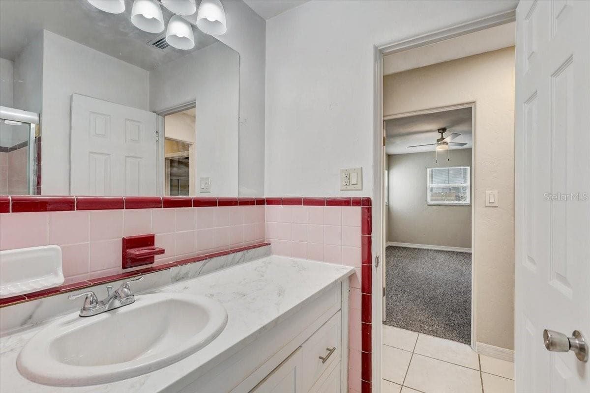 Hall bathroom - 2901 DR MARTIN LUTHER KING JR ST S, ST PETERSBURG