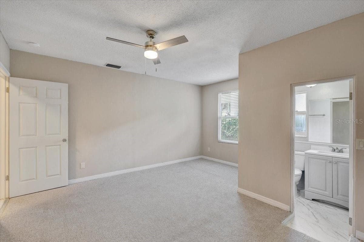 Primary bedroom with en-suite bathroom - 2901 DR MARTIN LUTHER KING JR ST S, ST PETERSBURG