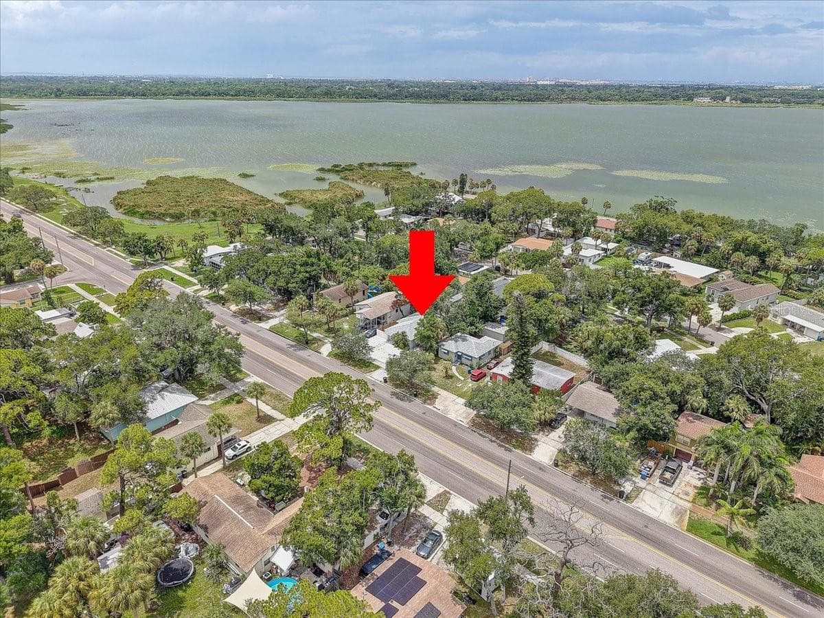 Walking distance to beautiful lake Maggiore, Boyd Hill Nature preserve and parks - 2901 DR MARTIN LUTHER KING JR ST S, ST PETERSBURG