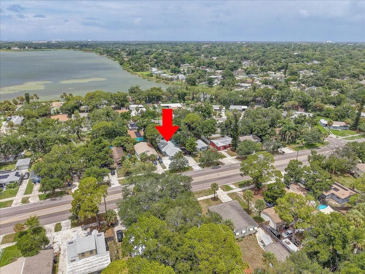 Walking distance to beautiful lake Maggiore, Boyd Hill Nature preserve and parks - 2901 DR MARTIN LUTHER KING JR ST S, ST PETERSBURG