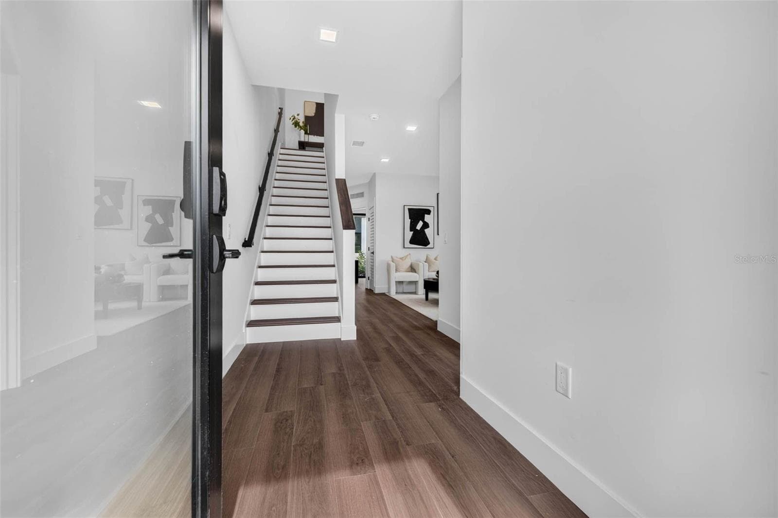 Townhouse at 108 36TH ST N, ST PETERSBURG, photo 4 of 33